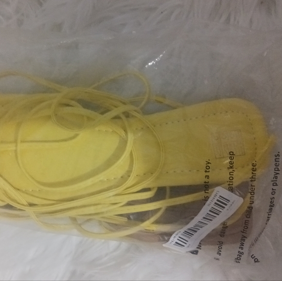 Women light yellow open toe lace up flat sandals - Picture 6 of 10